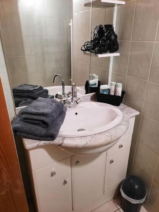 Le Petit Cocon Appartement Cerizay Buitenkant foto